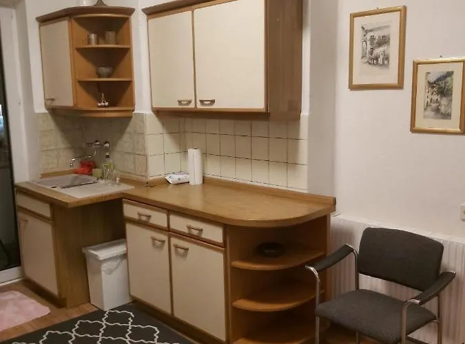 1 Zimmerwohnung Mit Kueche, Balkon Und Badezimmer In Apartmen * دوسلدورف