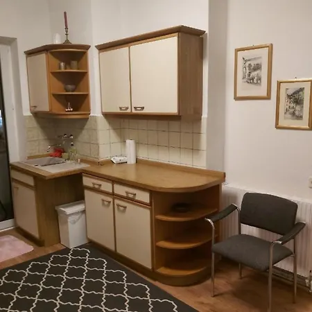 1 Zimmerwohnung Mit Kueche, Balkon Und Badezimmer In Apartmen * Düsseldorf
