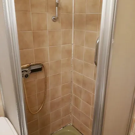 1 Zimmerwohnung Mit Kueche, Balkon Und Badezimmer In Apartmen Lejlighed