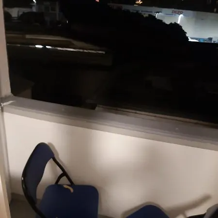 1 Zimmerwohnung Mit Kueche, Balkon Und Badezimmer In Apartmen Appartement *