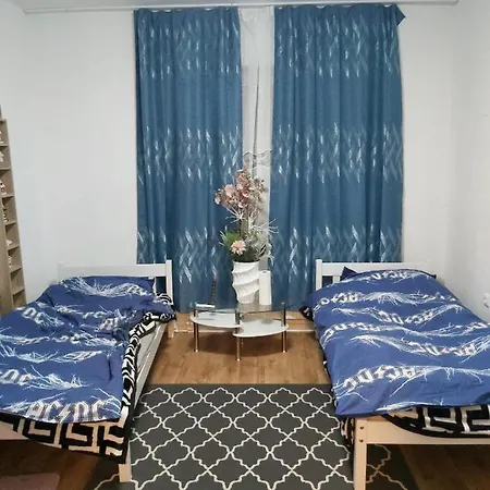 1 Zimmerwohnung Mit Kueche, Balkon Und Badezimmer In Apartmen *
