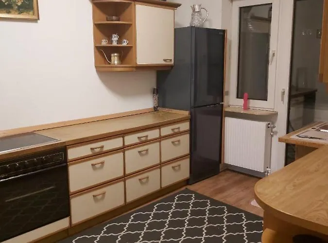 1 Zimmerwohnung Mit Kueche, Balkon Und Badezimmer In Apartmen *