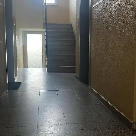1 Zimmerwohnung Mit Kueche, Balkon Und Badezimmer In Apartmen Apartament Düsseldorf
