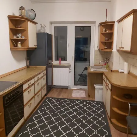 Apartament 1 Zimmerwohnung Mit Kueche, Balkon Und Badezimmer In Apartmen Düsseldorf