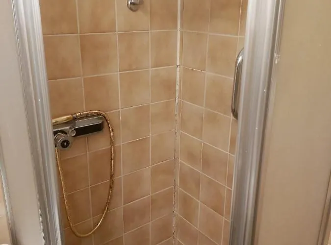 1 Zimmerwohnung Mit Kueche, Balkon Und Badezimmer In Apartmen Appartamento